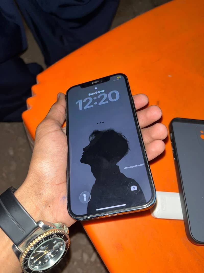 Apple iPhone 12 6