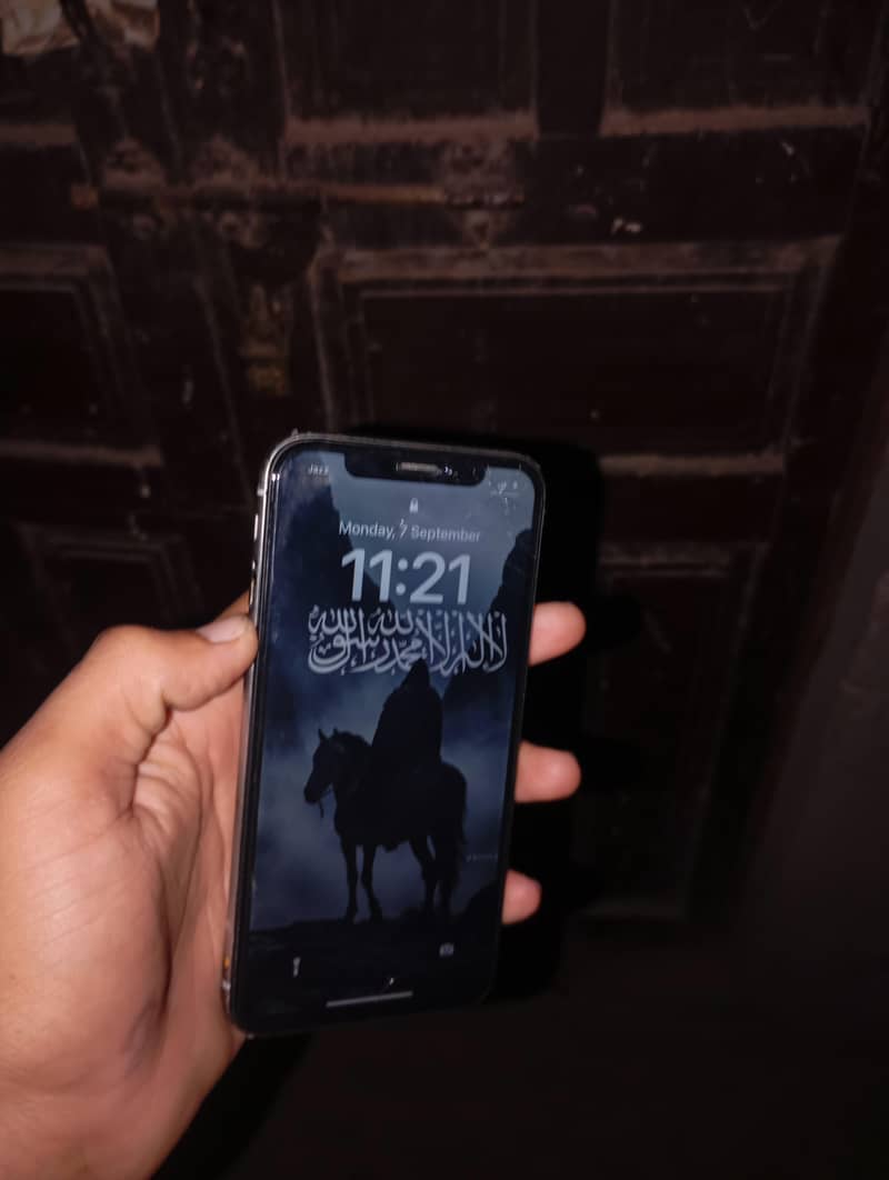 Apple iPhone XS 1