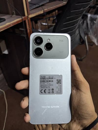 TECNO SPARK 40 6/128 box + charger