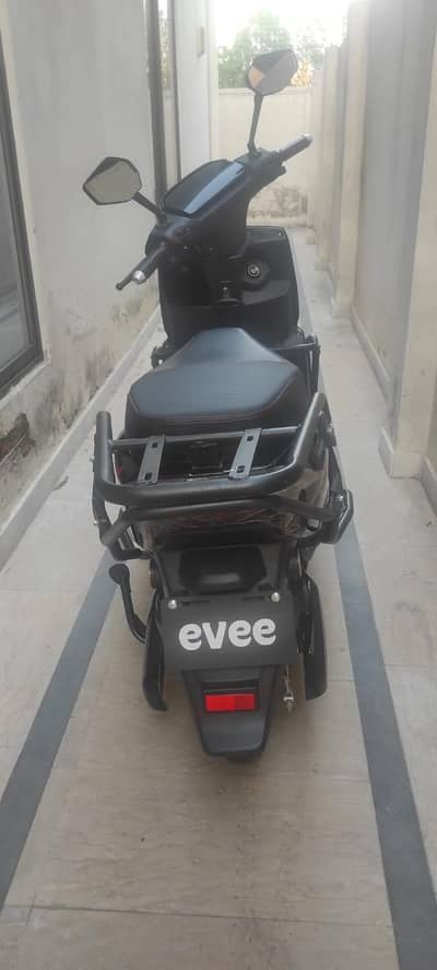 Jhansi Scooty condition new