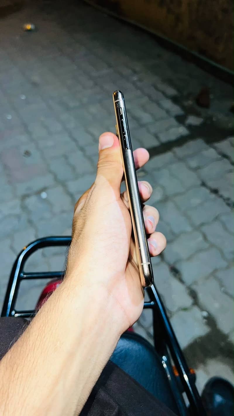 Apple iPhone 11 Pro Max 6