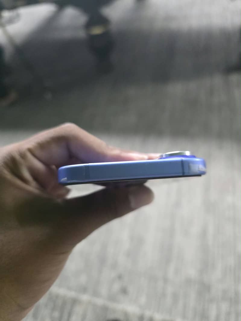 Apple iPhone 16 5