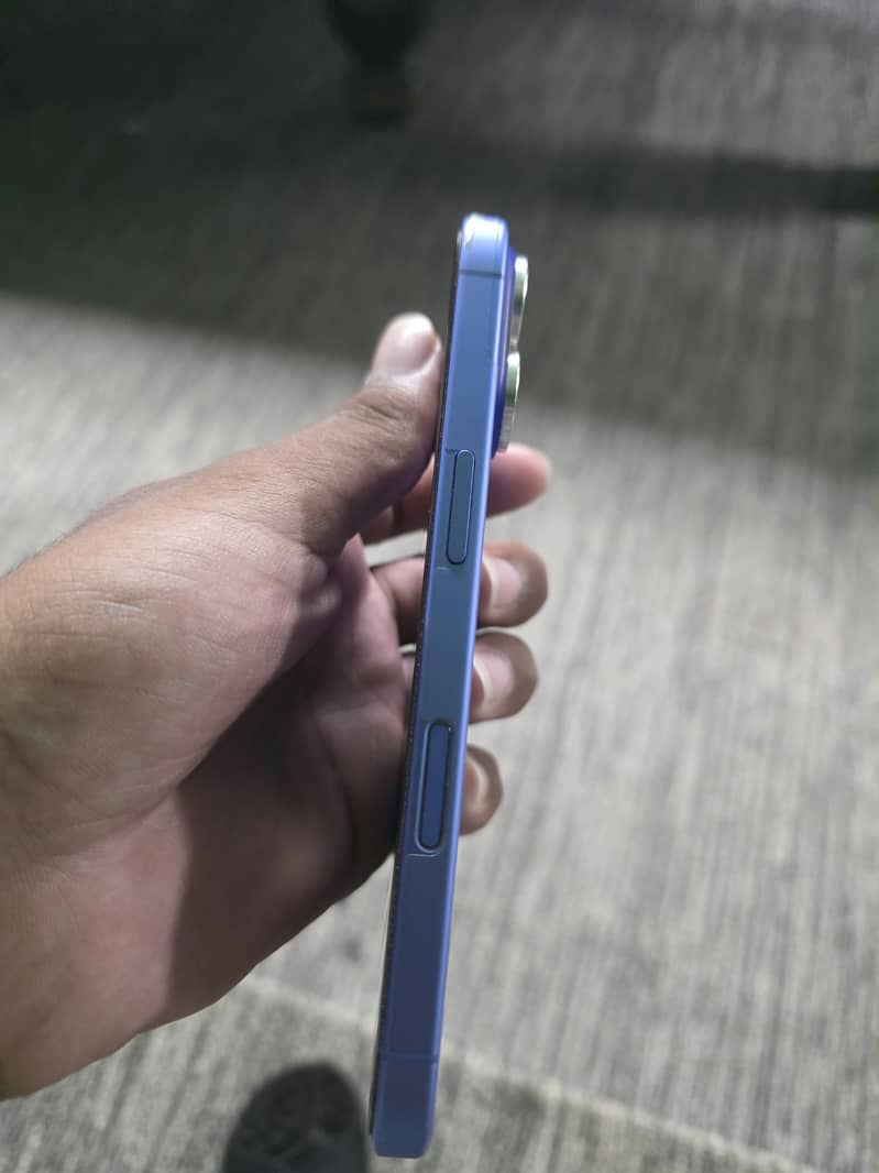 Apple iPhone 16 7