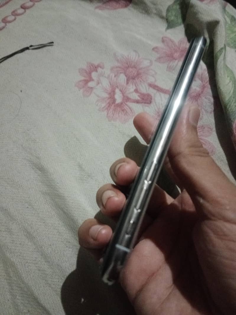 Apple iPhone X 3