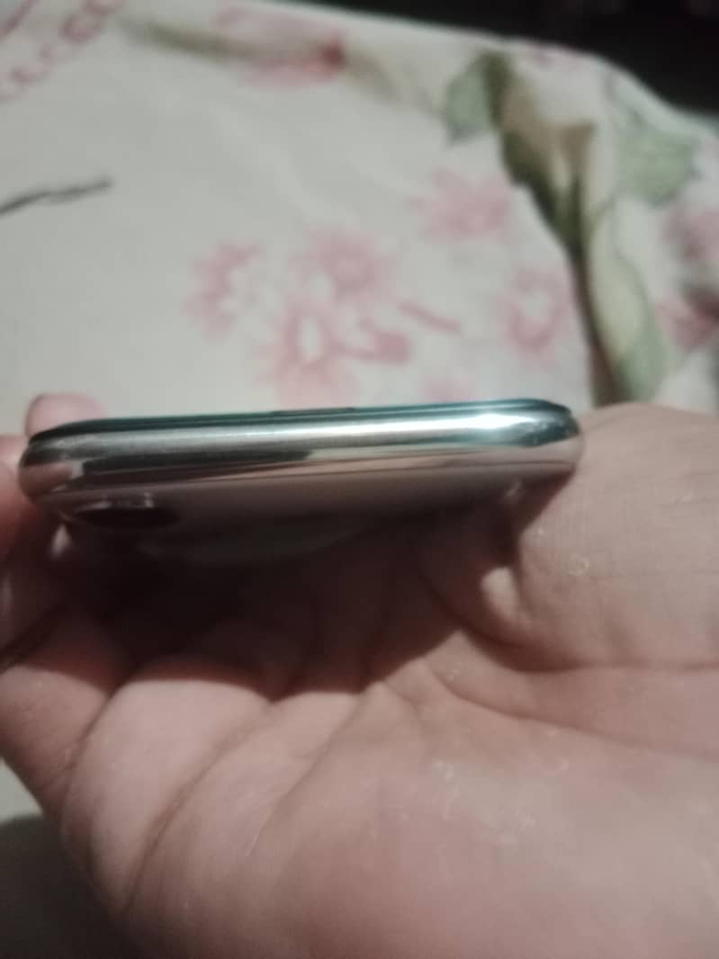 Apple iPhone X 5