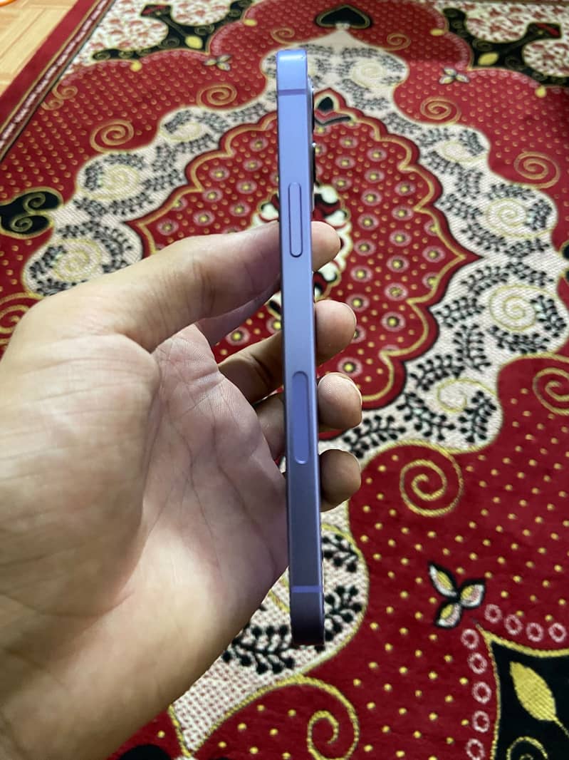 Apple iPhone 12 4