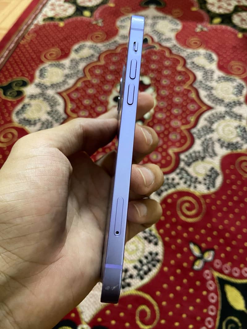 Apple iPhone 12 6