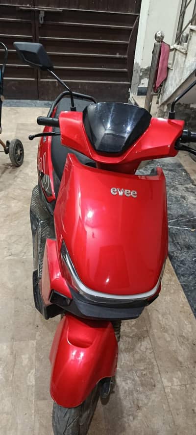 evee Gen Z pro lithium Red only 3000 km used