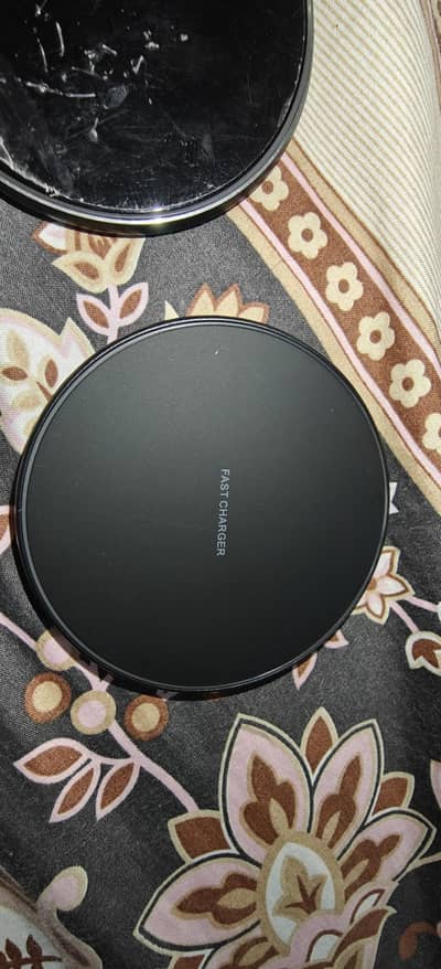 Fast Wireless Charging Pads (Black & White) – Universal Qi Compatible