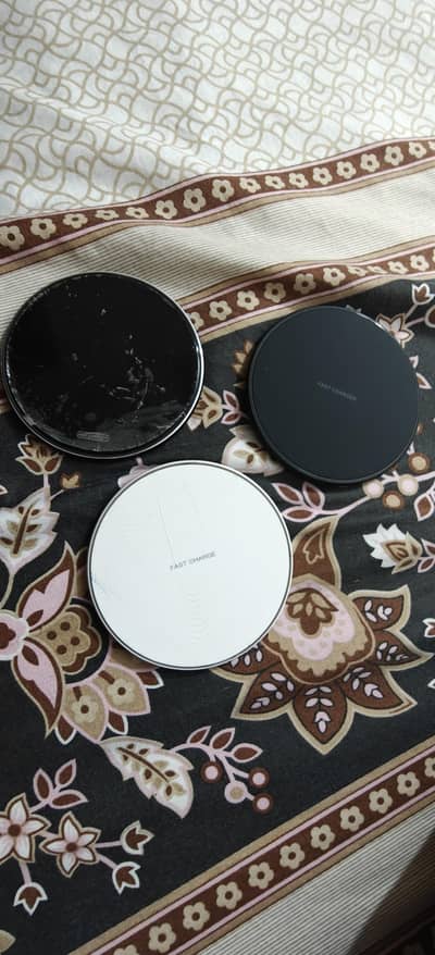 Fast Wireless Charging Pads (Black & White) – Universal Qi Compatible
