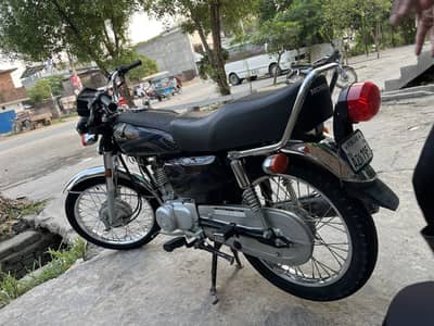 Honda 125 2025 black edition