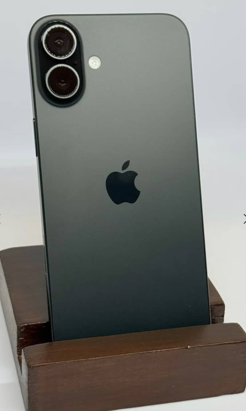 Apple iPhone 16 Plus 0
