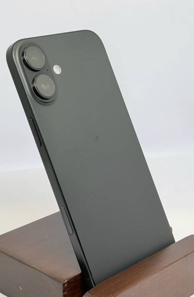 Apple iPhone 16 Plus 1
