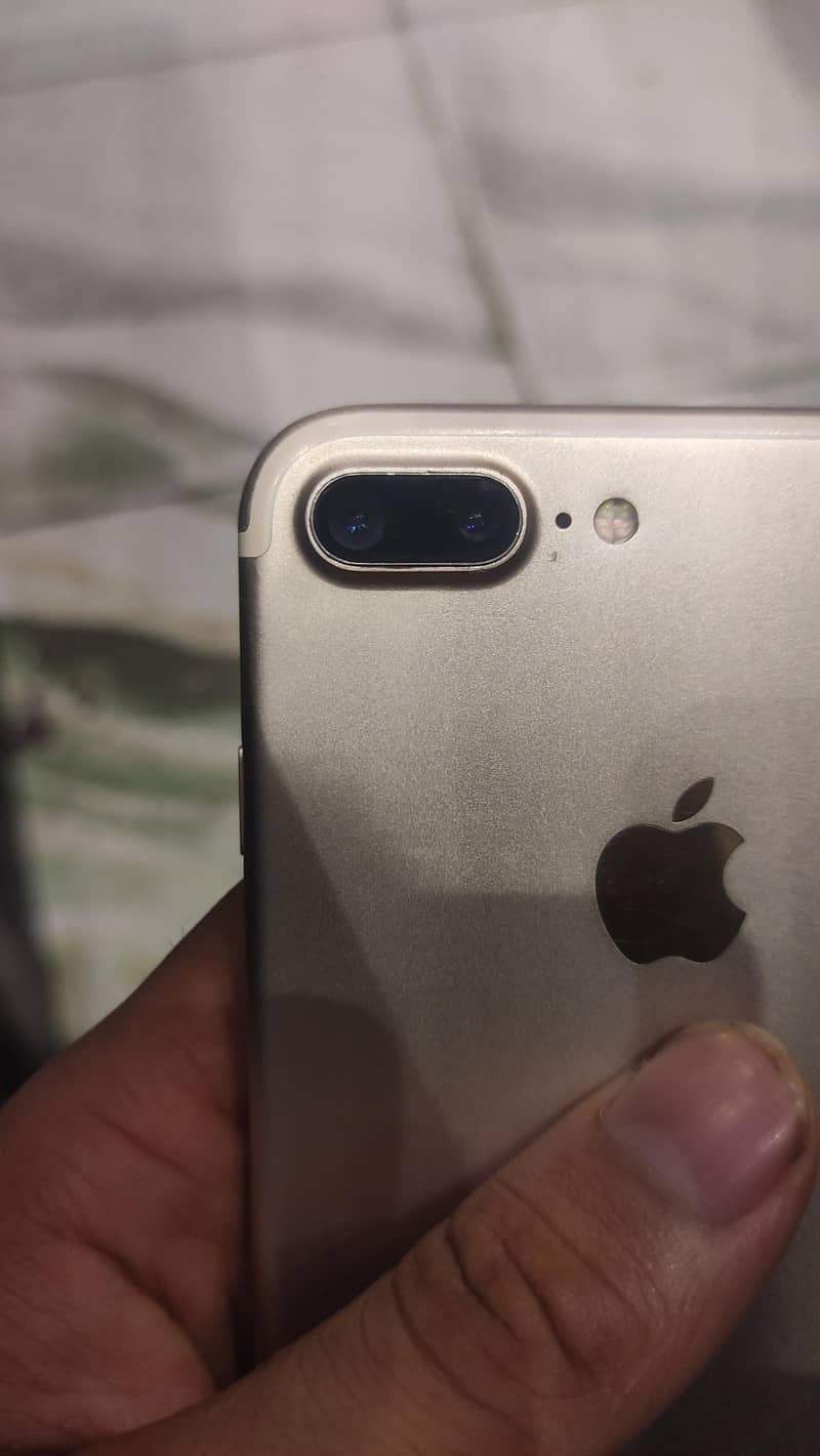 Apple iPhone 7 Plus 2