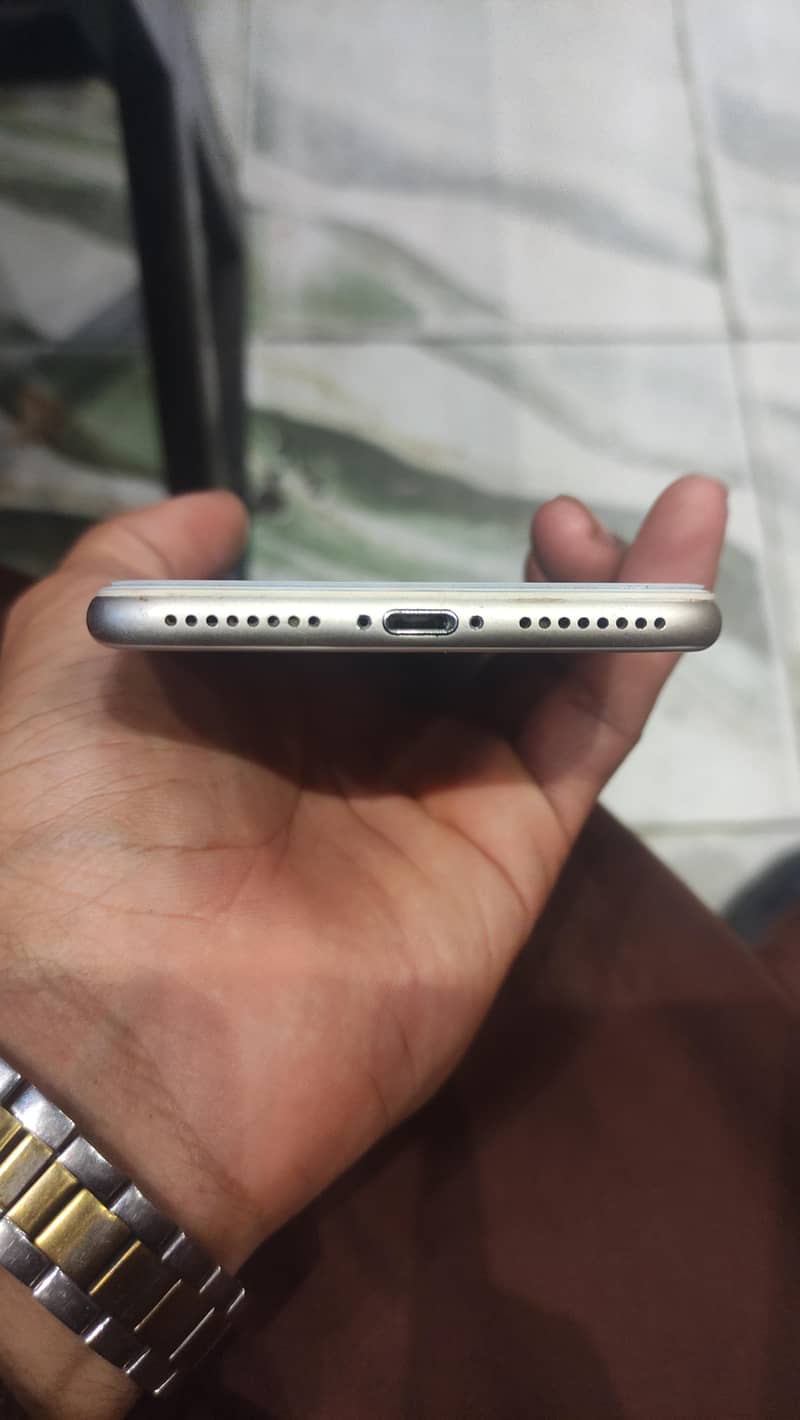 Apple iPhone 7 Plus 6