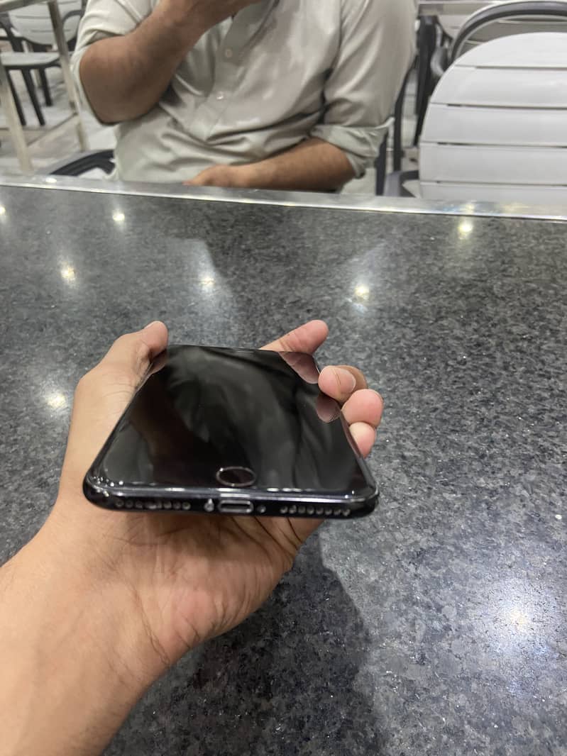 Apple iPhone 7 Plus 3