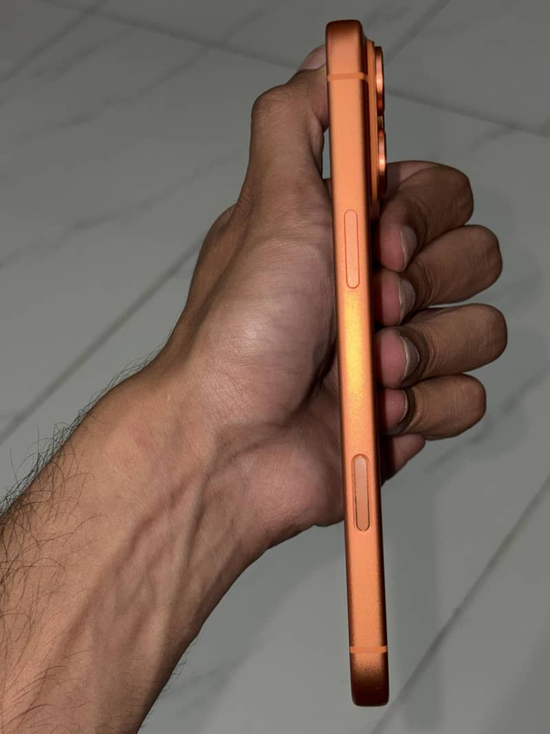 Apple iPhone 17 Pro Max 4
