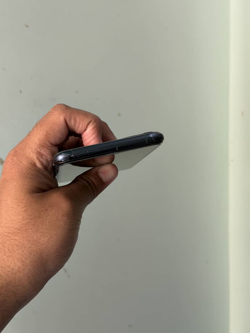 Apple iPhone 11 Pro Max 2