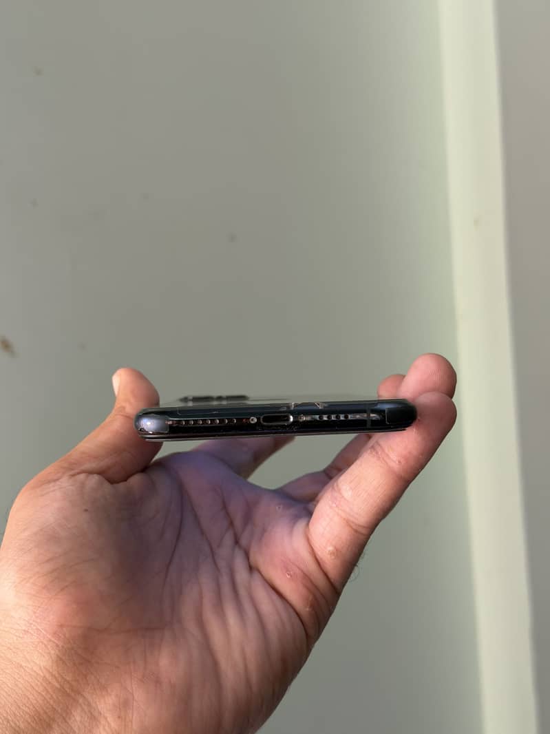 Apple iPhone 11 Pro Max 4