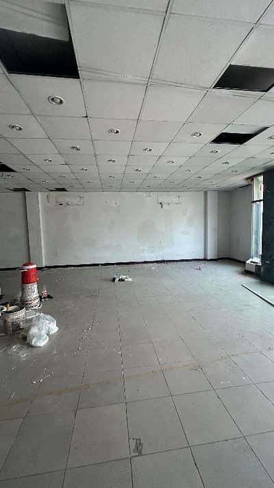 2 KANAL COMMERCIAL BUILDING FOR RENT GULBERG