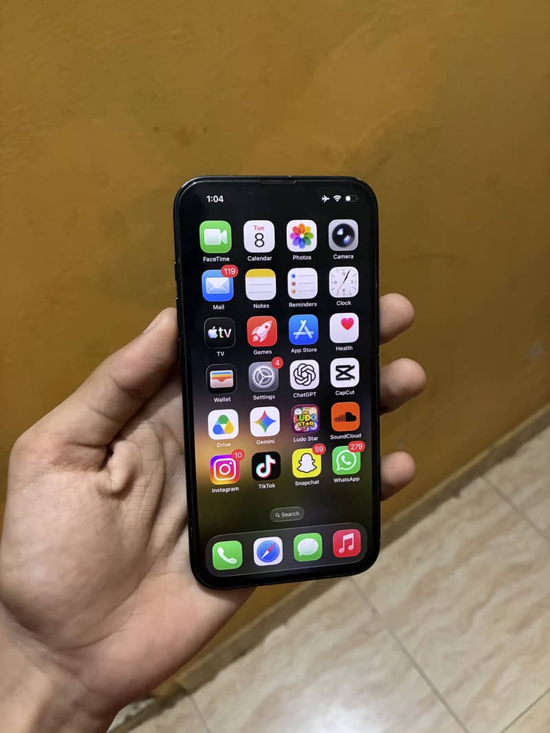 Iphone 16E 5