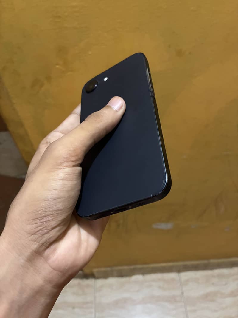Iphone 16E 7