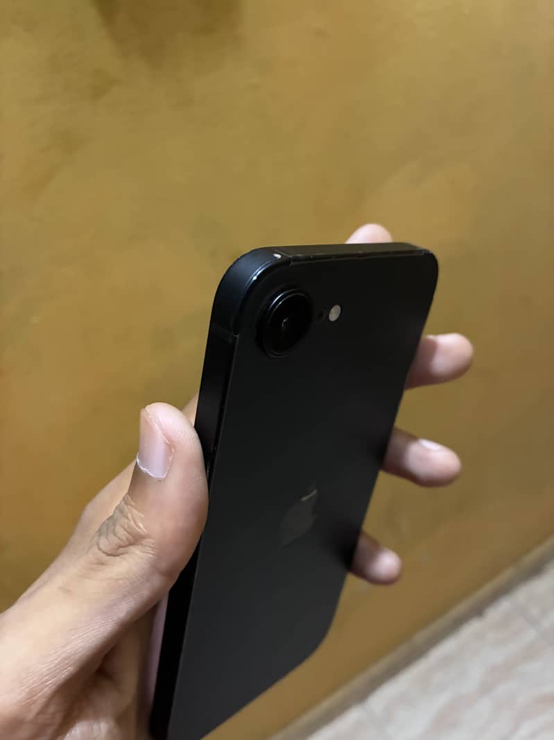 Iphone 16E 9