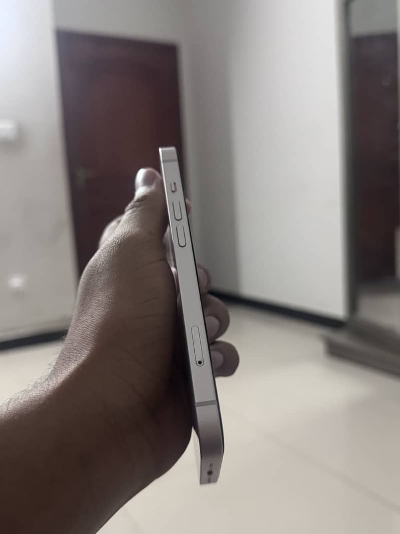Apple iPhone 14 4