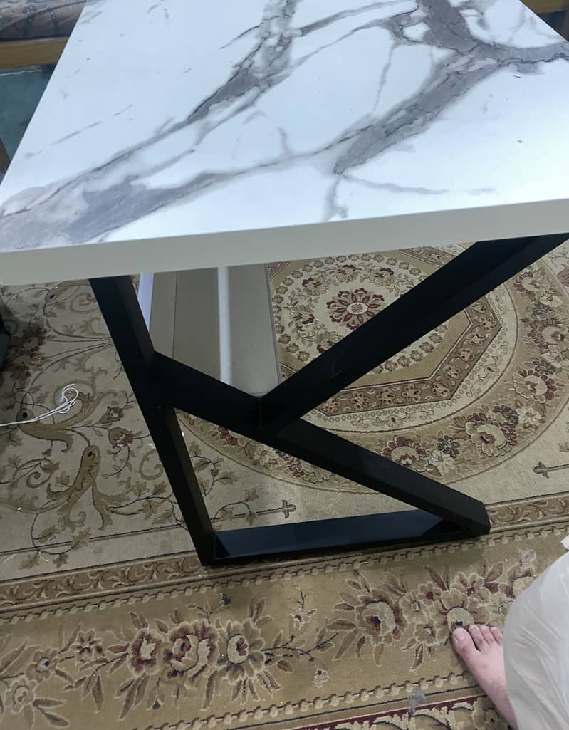 Table in white colour 3