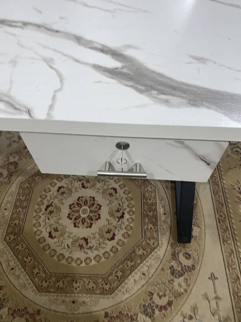 Table in white colour 7