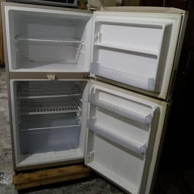 Haier like new condition full size chill coling