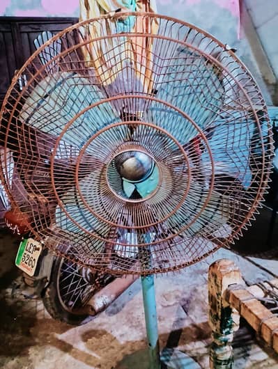 GFC Pedestal Fan Almost new somehow used with care