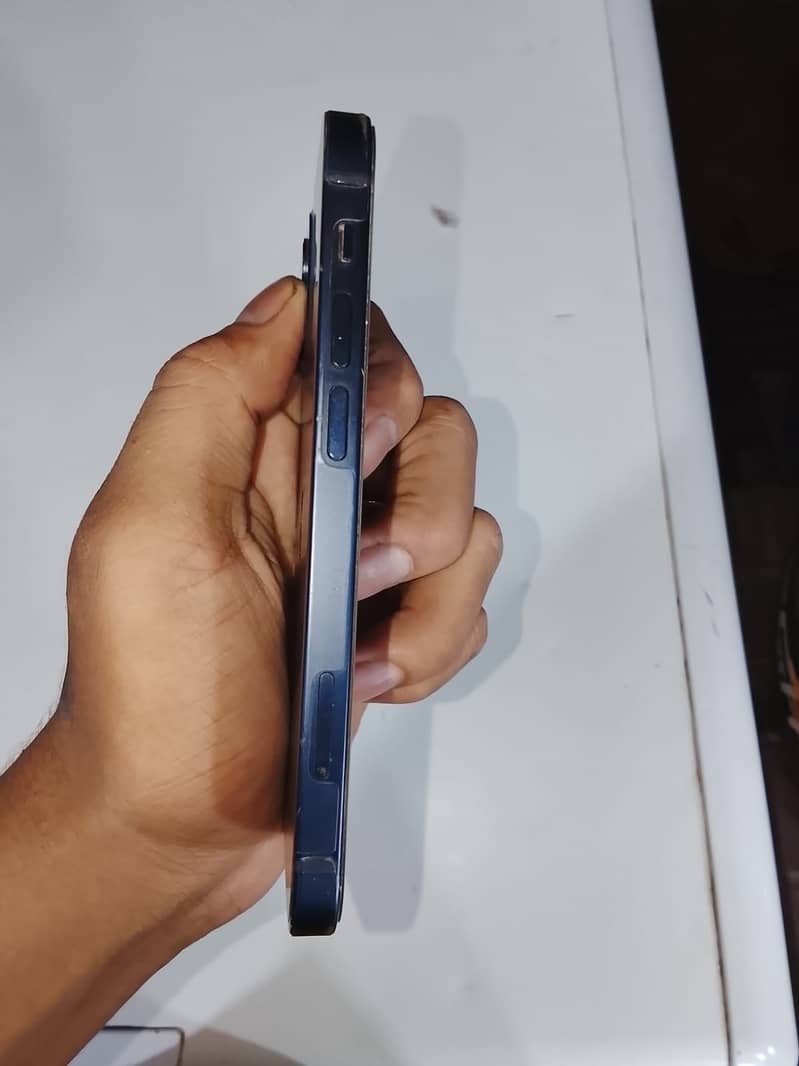 Apple iPhone 12 mini 1