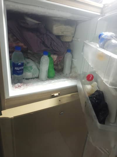 Refrigator