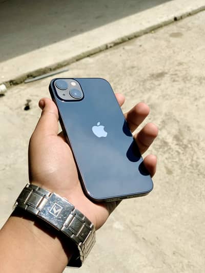 Apple iPhone 13
