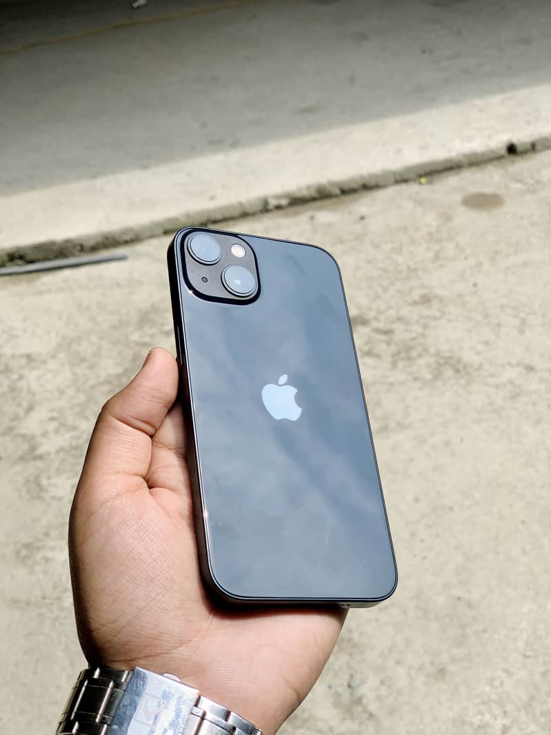 Apple iPhone 13 4