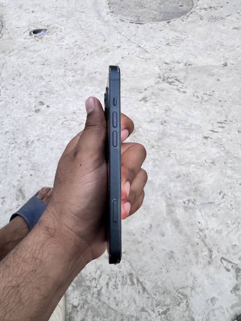 Apple iPhone 13 4