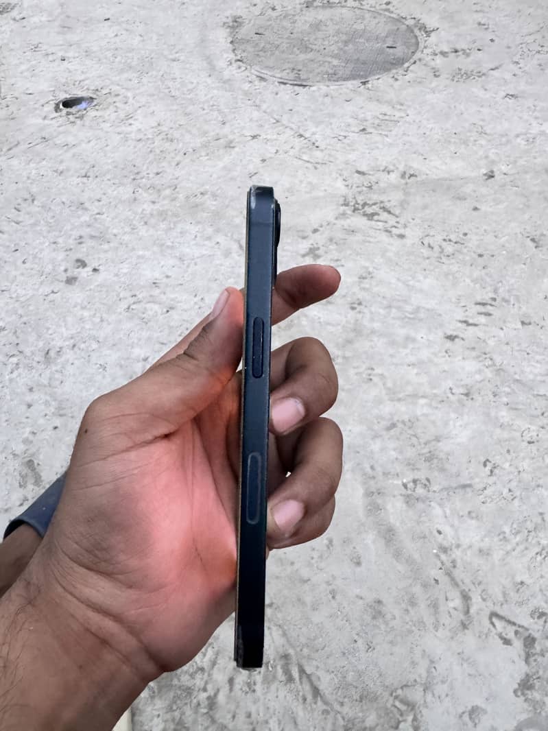 Apple iPhone 13 5