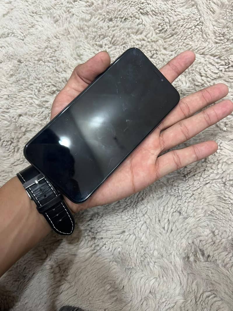 Apple iPhone XS 3