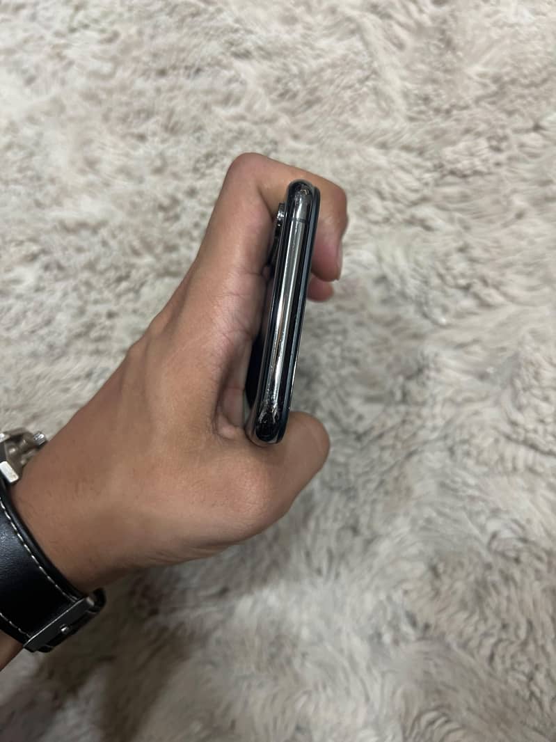 Apple iPhone XS 5