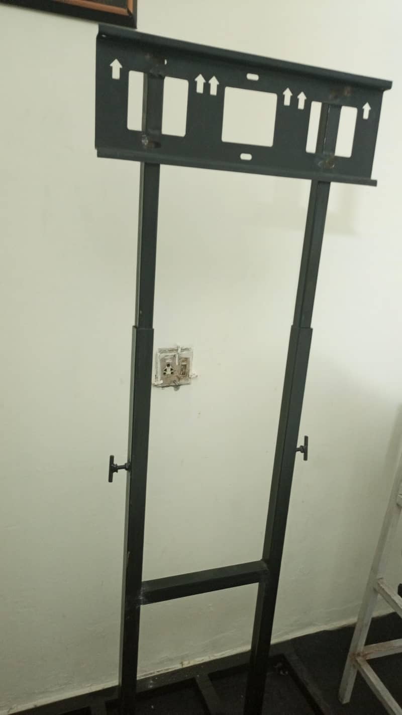 portable LCD stand. 2