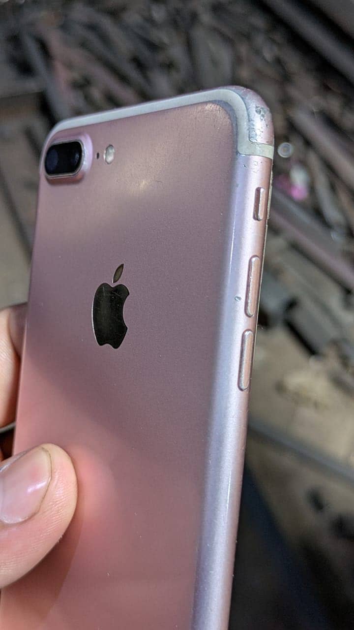 Apple iPhone 7 Plus 3