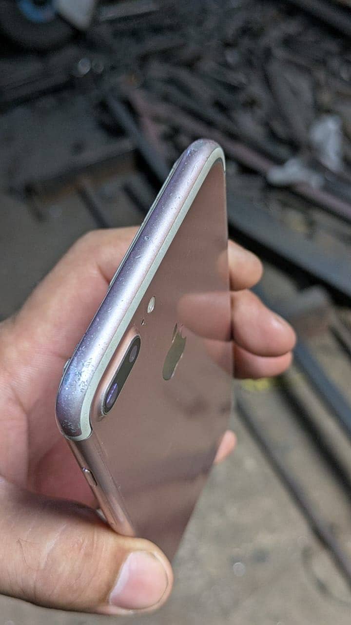 Apple iPhone 7 Plus 4