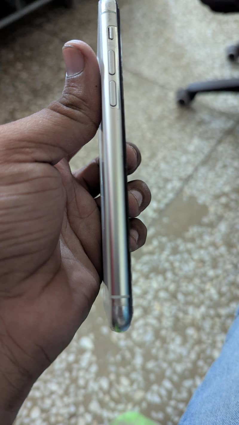Apple iPhone 11 Pro 2