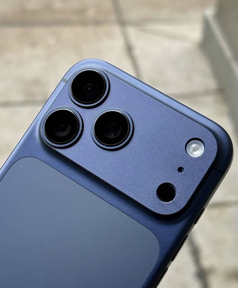 Apple iPhone 17 Pro Max 2