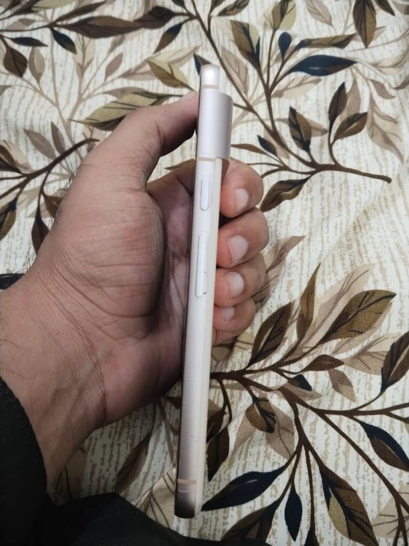 Google Pixel 8 4
