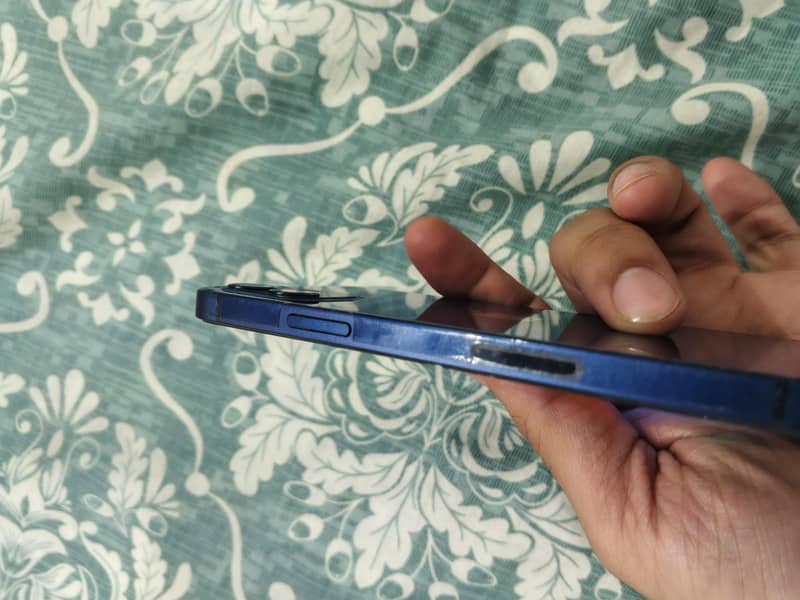 Apple iPhone 12 3