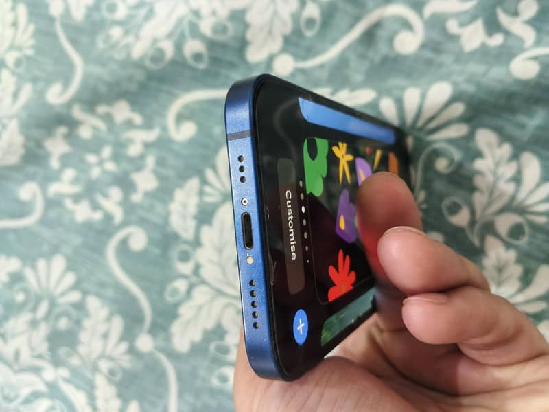 Apple iPhone 12 4