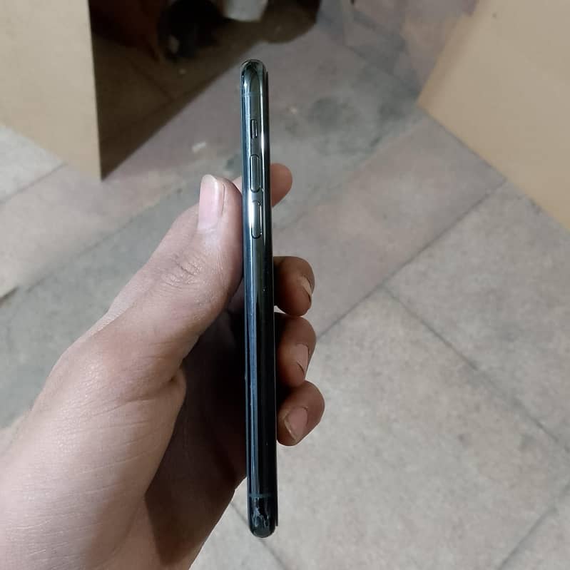 Apple iPhone 11 Pro 2