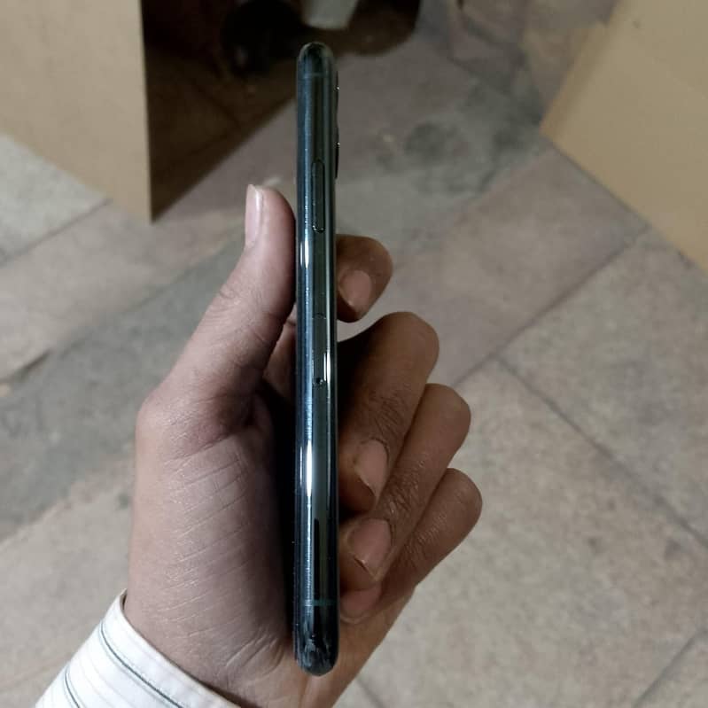 Apple iPhone 11 Pro 3